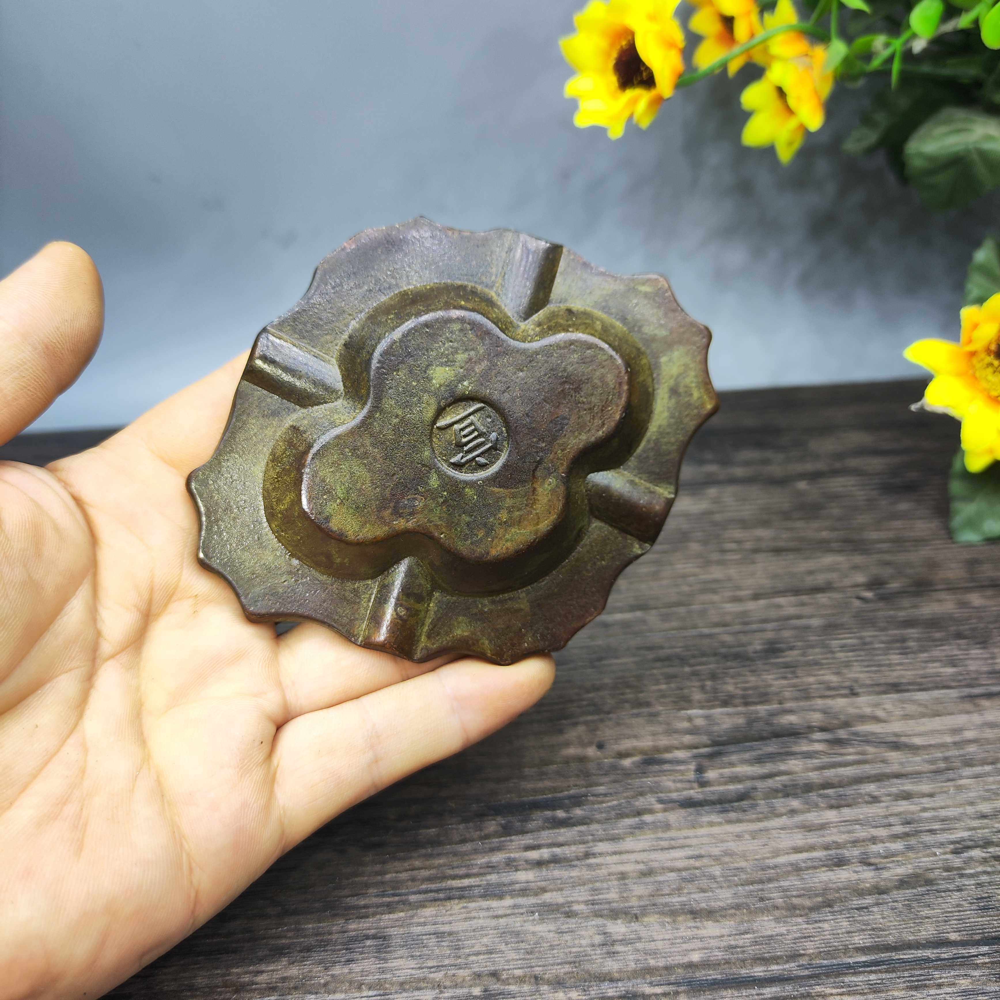 Vintage Brass Flower Rich Patt - Vintage Collectible Ashtrays recensione e prezzo