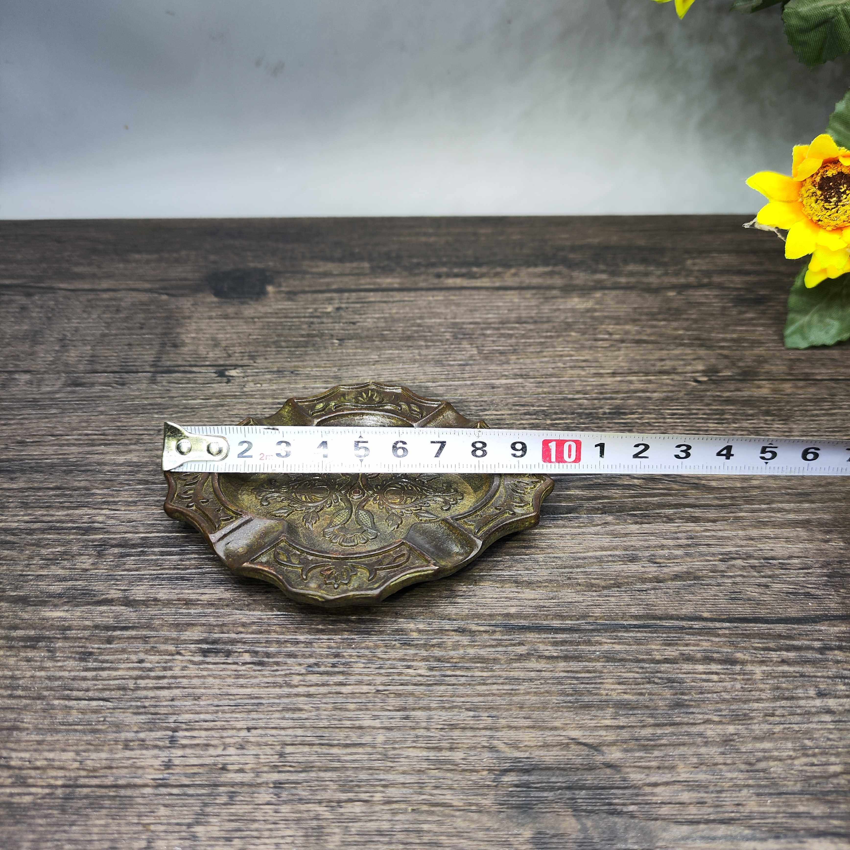 Vintage Brass Flower Rich Patt - Vintage Collectible Ashtrays recensione e prezzo