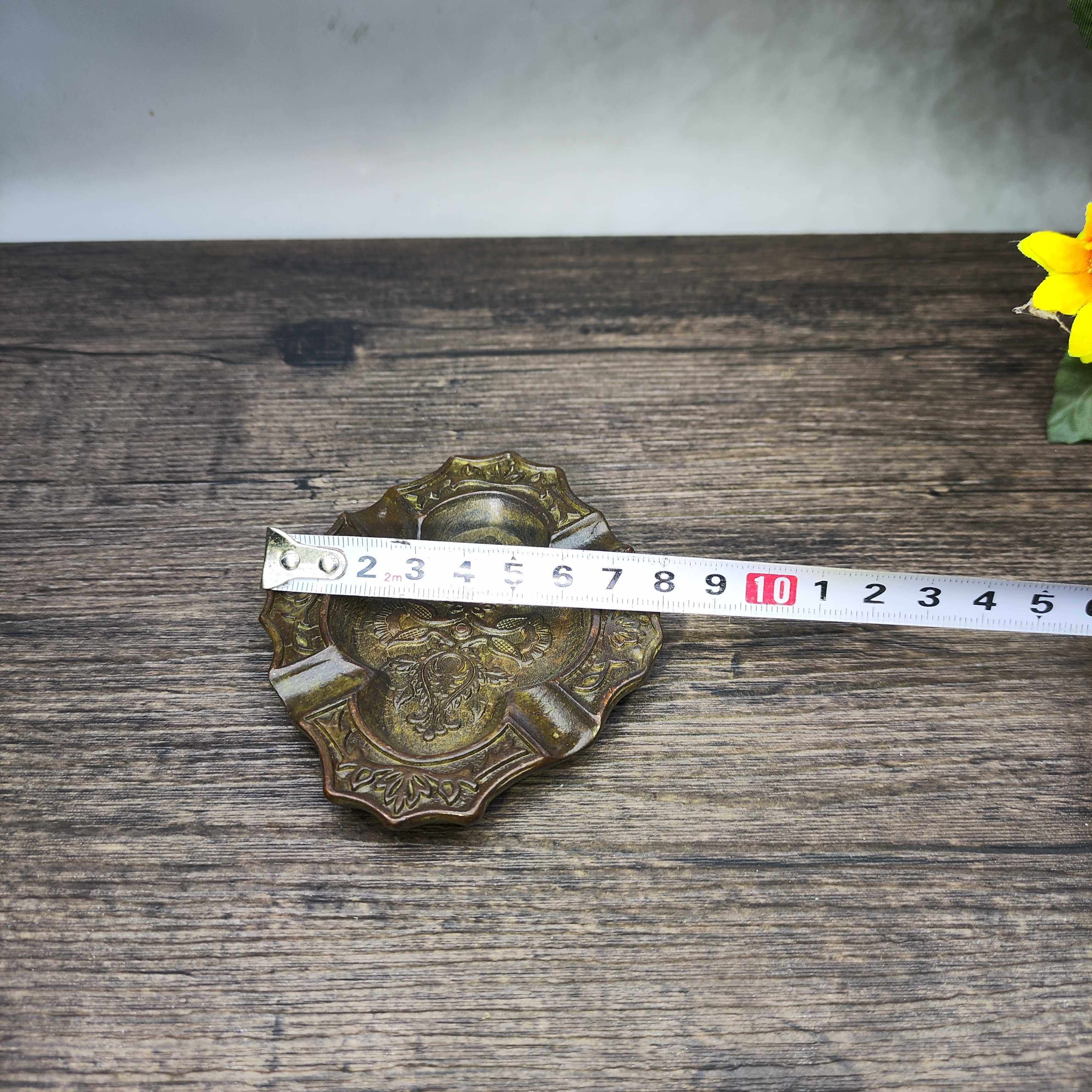 Vintage Brass Flower Rich Patt - Vintage Collectible Ashtrays recensione e prezzo