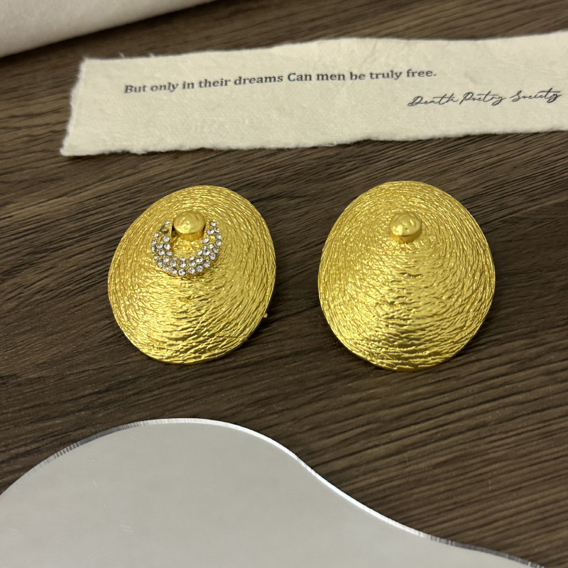 Exaggerated Vintage Metal Plat - Vintage Collectible Show recensione e prezzo