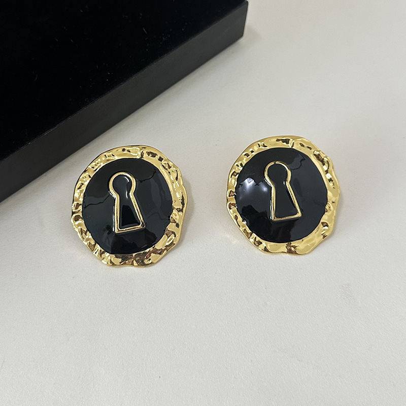 Exaggerated Black Enameled All - Vintage Collectible Show recensione e prezzo