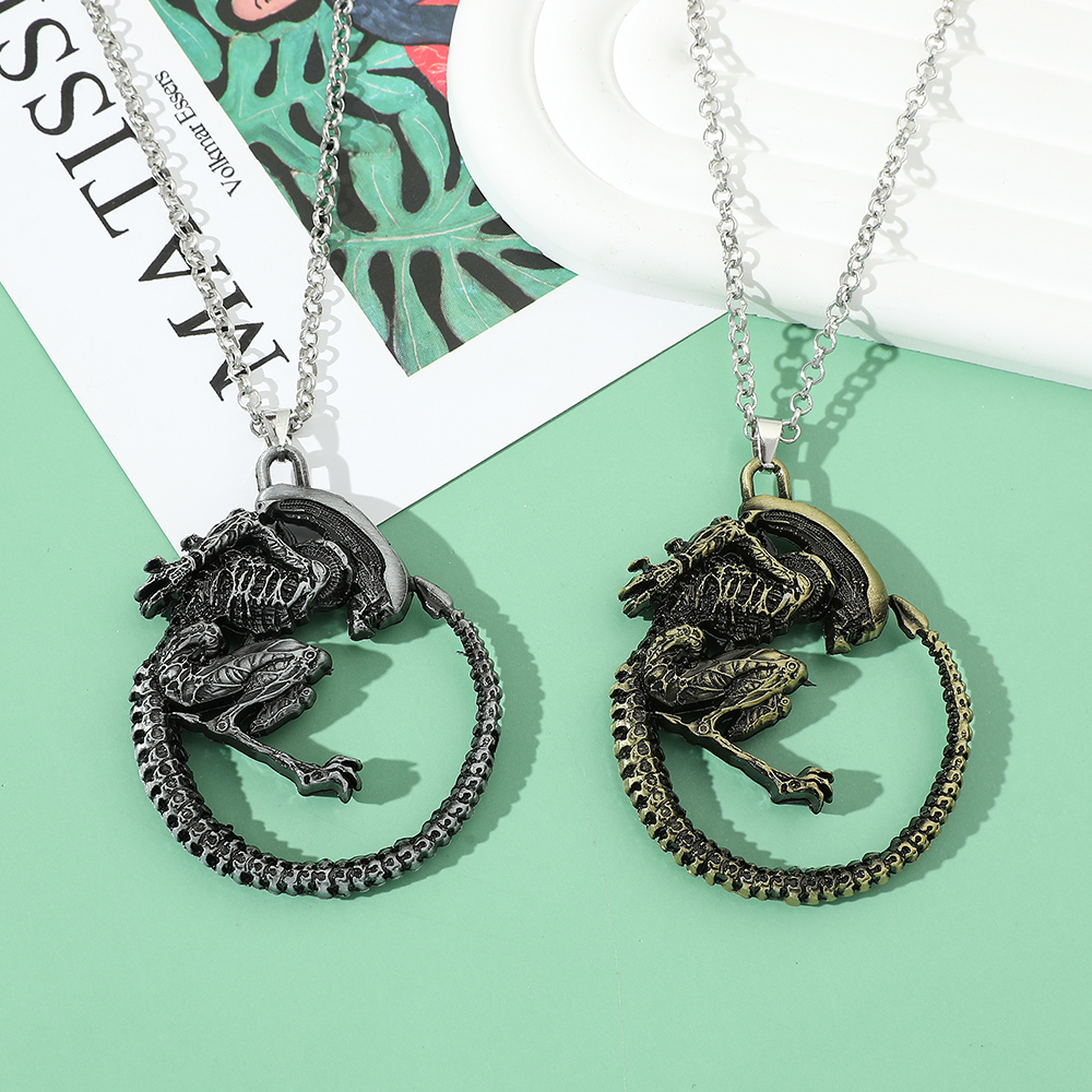 Gothic Alien Necklace - Vintag - Vintage Items recensione e prezzo