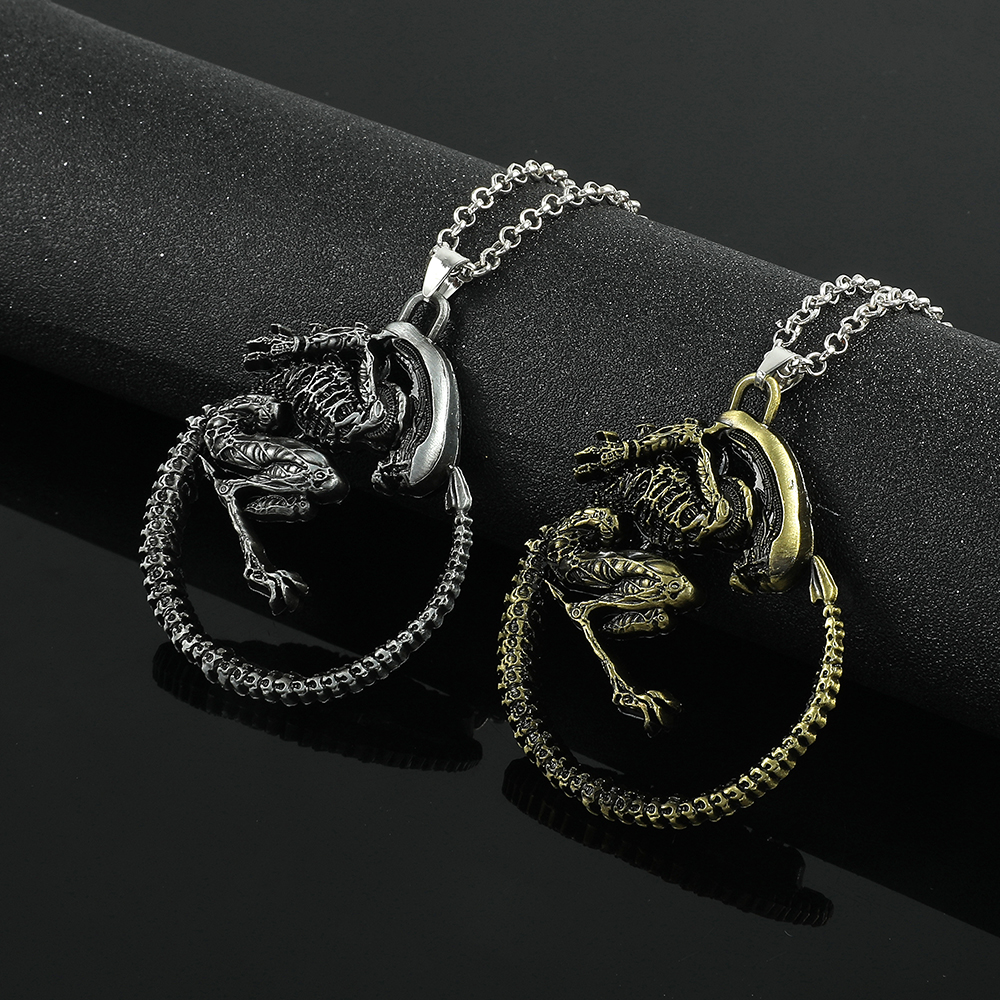 Gothic Alien Necklace - Vintag - Vintage Items recensione e prezzo