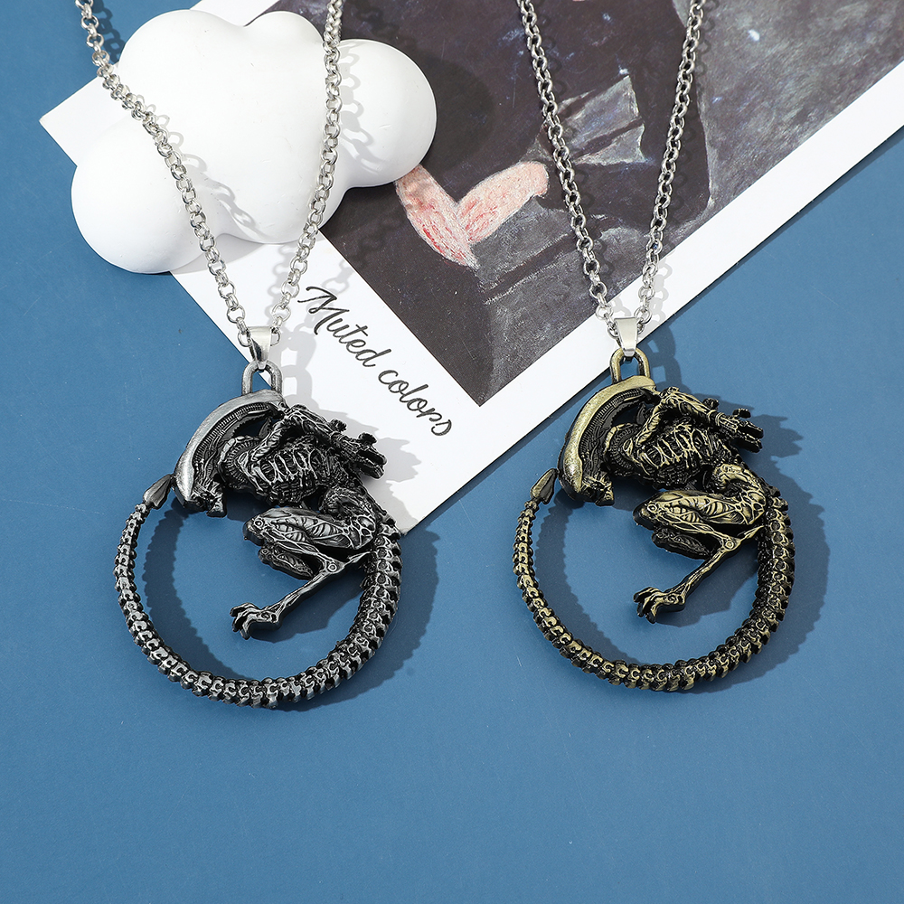Gothic Alien Necklace - Vintag - Vintage Items recensione e prezzo