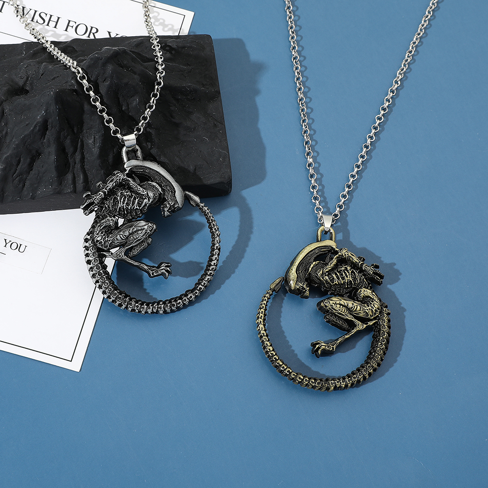 Gothic Alien Necklace - Vintag - Vintage Items recensione e prezzo